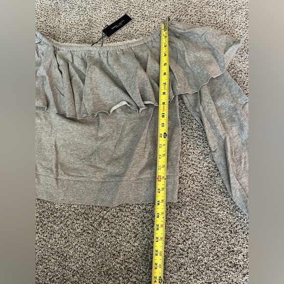 ROMEO AND JULIET COUTURE Size M Gray Fleece Ruffle Crop Sweatshirt R $59 - Picture 7 of 7
